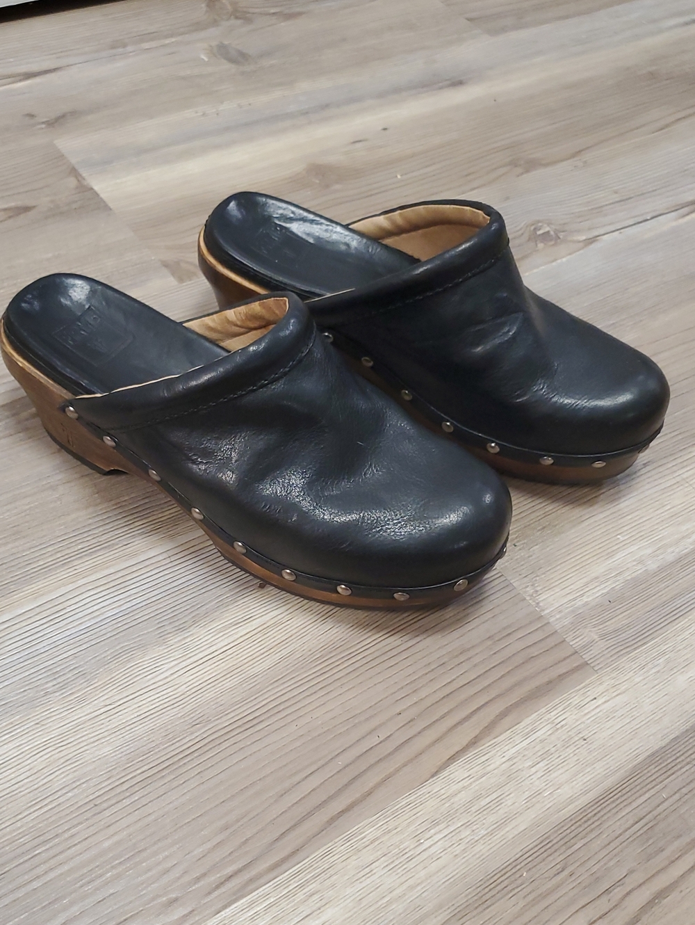 FRYE Clara Campus Black Leather/Wood Studded Slip-On Clogs